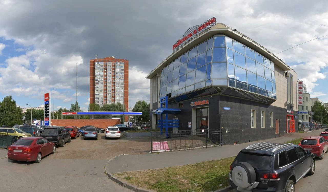 Здание на улице Меридианной в Казани
